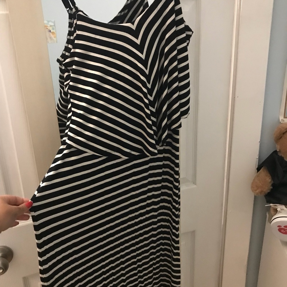 Cute summer dress get it before it gets chilly !!!